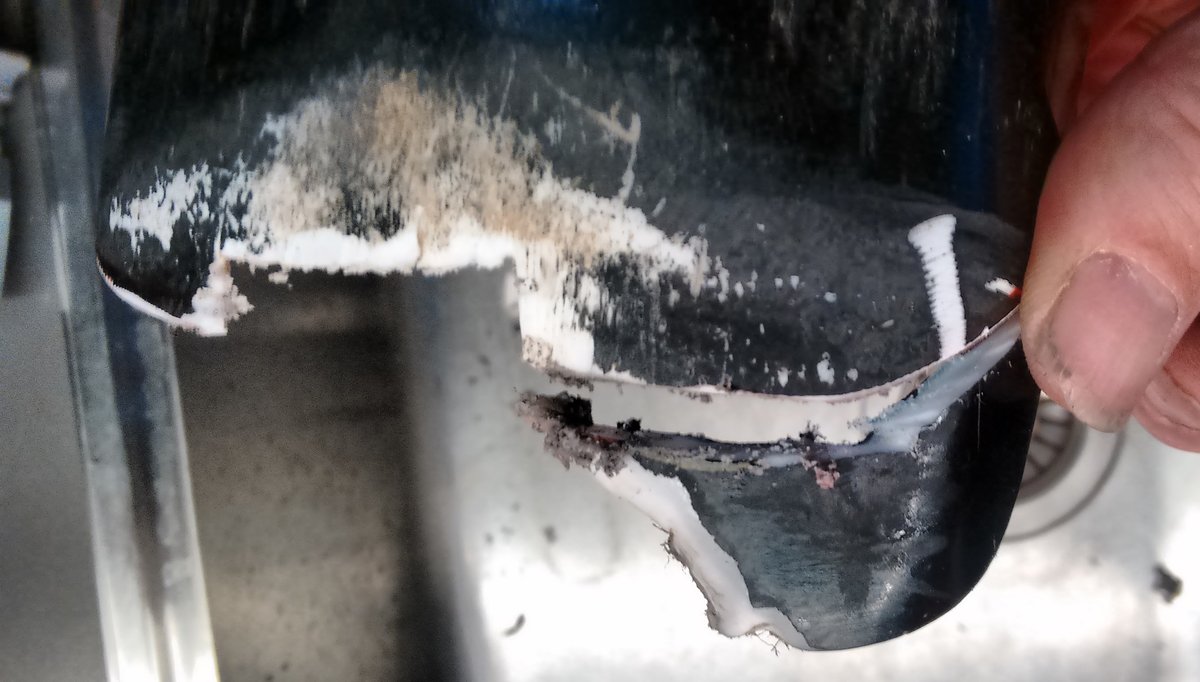 Découpe de la partie trop abîmée pour être sauvée