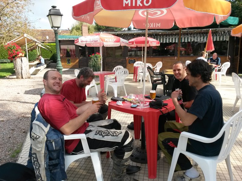 Pause au snack de Morcerf que certains connaissent