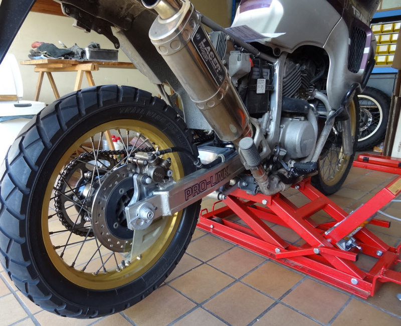 Mamie Violette avec son nouveau bras.jpg