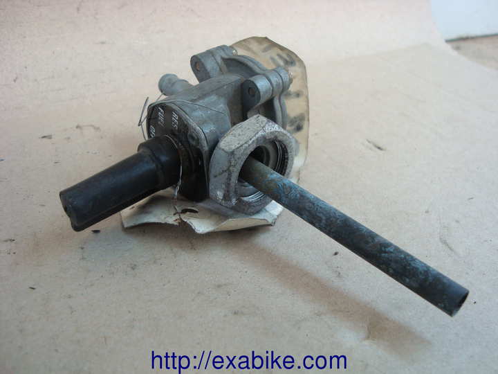 robinet-d-'essence-Honda-Hornet-600-69013.JPG
