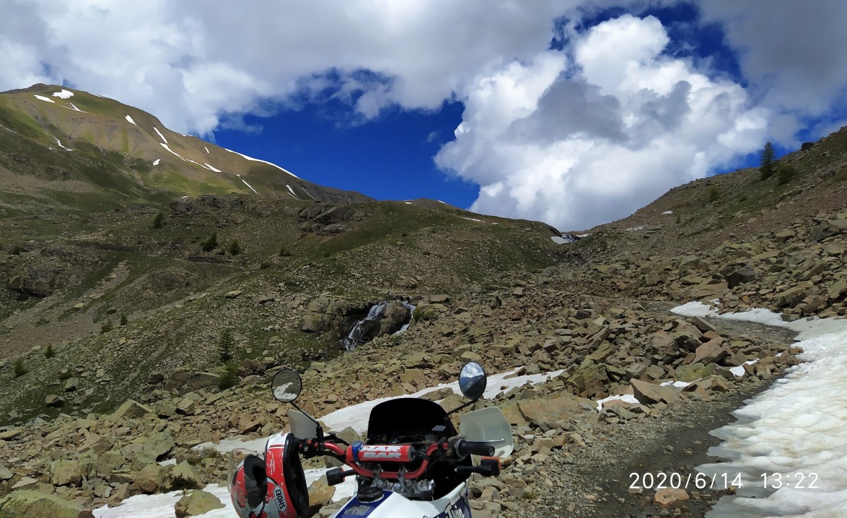 AT bloquée col moutiere juin 2020 copie.jpg