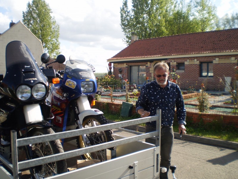 Marco et les motos.JPG