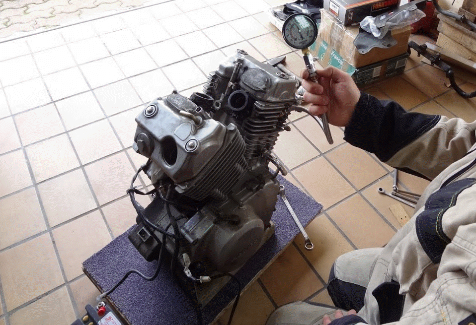 Prise des compressions moteur avant montage.gif