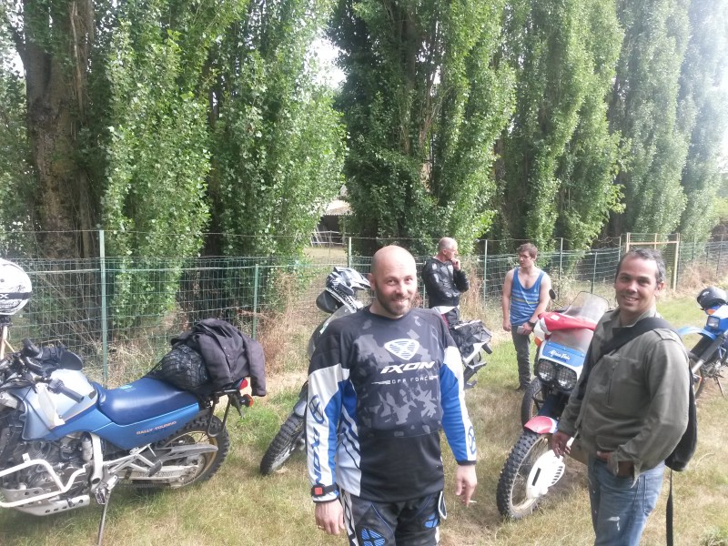 Arrêt clope et... bronzage puisque la pluie semble laisser place au soleil!