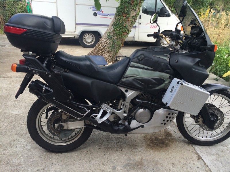 Assiette en mode béquille latérale après réglage