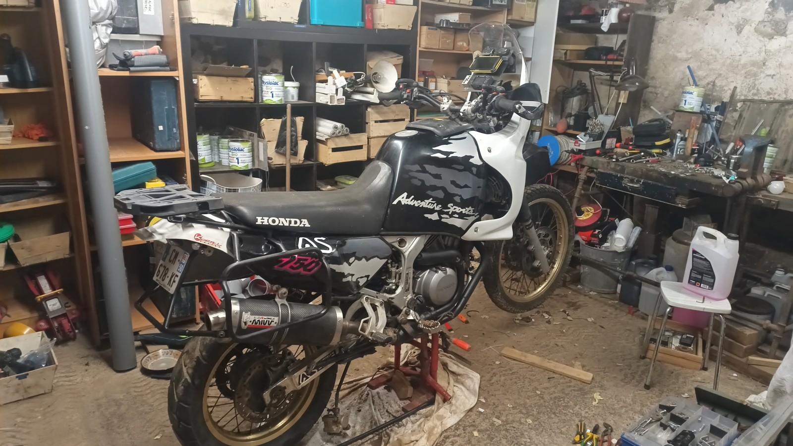 Pas de commentaire sur le rangement de l'atelier... je suis en plein déménagement en même temps :)