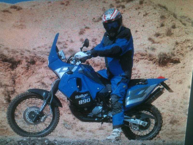 une africa twin en mode " grand raid "