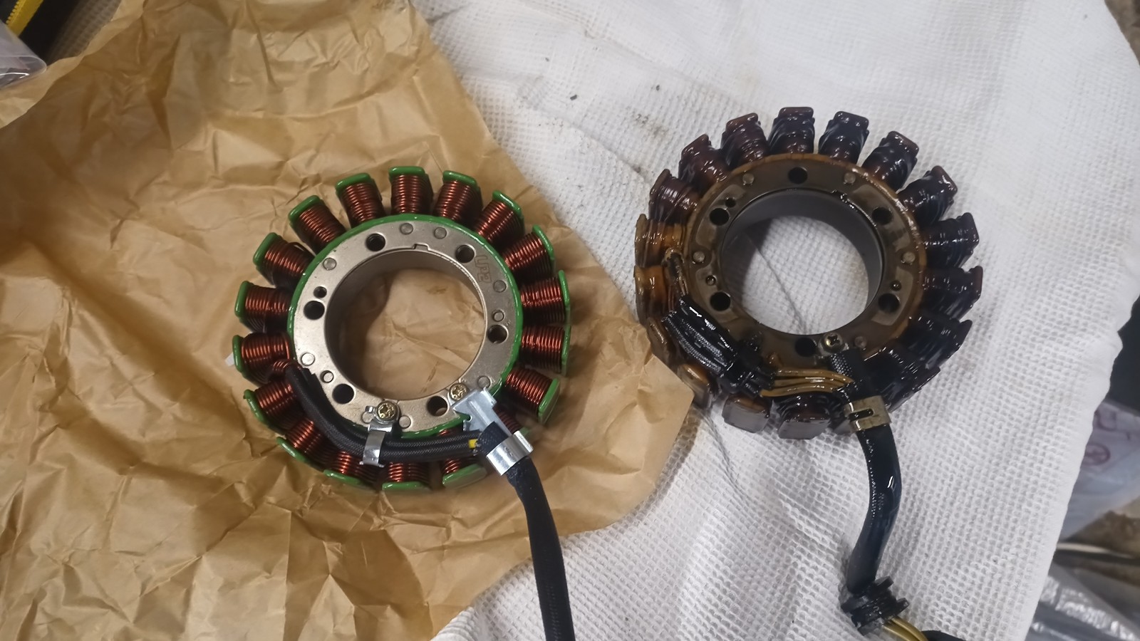 Nouveau stator, adaptable. Les bobines ne sont pas dans de la résine comme sur l'origine.