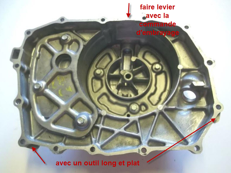 Comment décoller le carter d'embrayage.jpg