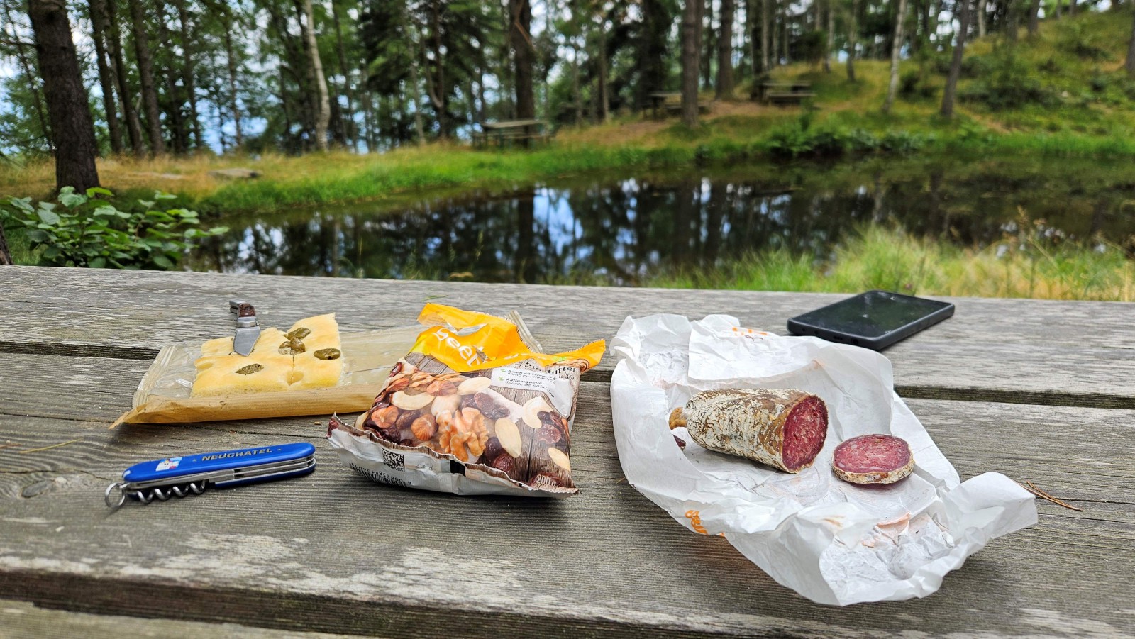 Picnic au bord de l'eau.jpg