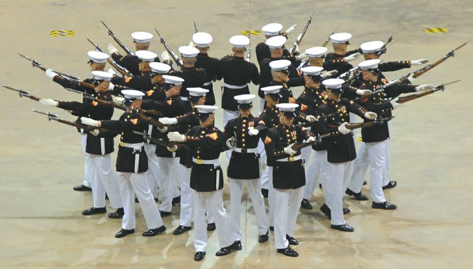 web1_USMC-Drill-team_t670.jpg