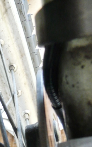 vue de l'arrière et grnade proximité cable disque.JPG