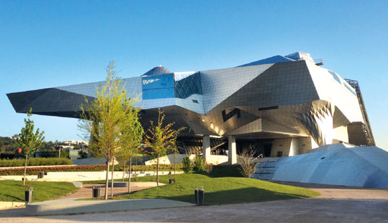 Musee-des-Confluences.jpg